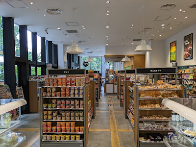 Famima!! Tokyo World Gate Store 사진 2