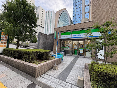 패밀리마트 니시신주쿠오쿠테라스점 사진 4