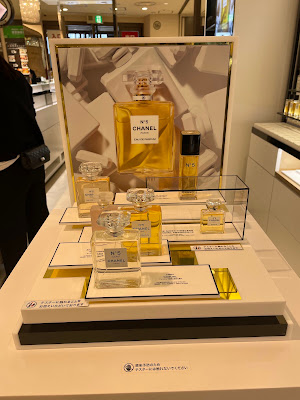 CHANEL Fragrances & Beauty in HANKYU BEAUTY 사진 3