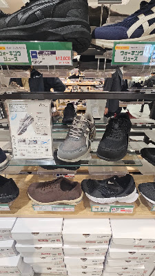 ABC-MART DAIMARU Shinsaibashi Shop 사진 3