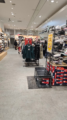 ABC-MART DAIMARU Shinsaibashi Shop 사진 2