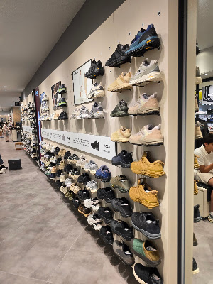 ABC-MART GRAND STAGE Namba Parks shop 사진 3