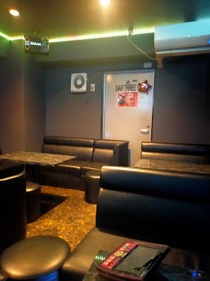 寺田町BAR THREE C(カラオケバー) 사진 4