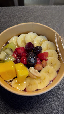 Cafe&BAR I'm kitchen/幻想的な空間/大画面スクリーンイートインスペース有り/深夜2時まで営業/アサイーボウル/グリークヨーグルト/スイーツ専門店/19時以降BAR 사진 2