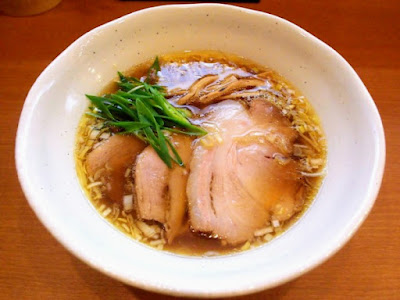 鴨醤油ラーメン＆モルトウイスキーＢａｒ上海 사진 2
