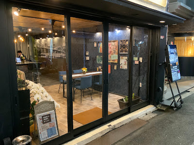 壁紙屋さんが始めたカフェバー 사진 3