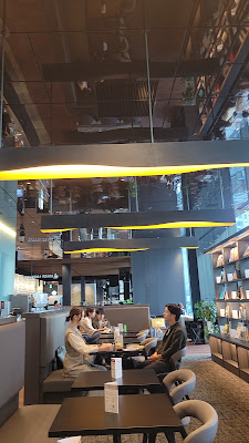 SHARE LOUNGE TSUTAYA BOOKSTOREイノゲート大阪 사진 2