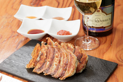 Champagne & Gyoza Bar STAND-CHAM-SHOKU 사진 3