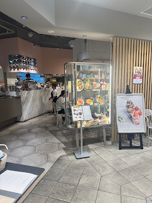tables cook & jonathan’s bookstore 사진 3