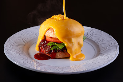 A5 Wagyu Burger GYUMON Osaka Tsutenkaku Japan (Halal & Vegan Options) 사진 4