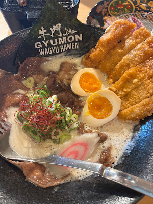 A5 Wagyu Burger GYUMON Osaka Dotonbori Japan (Halal & Vegan Options) 사진 4
