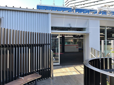 京橋駅 屋外デッキ 사진 4