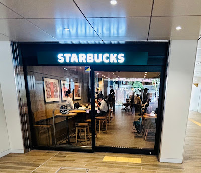 Starbucks Coffee - JR Bentencho Station 사진 3