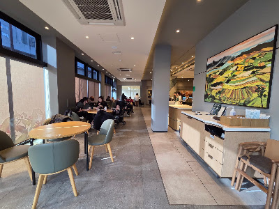 Starbucks Coffee - JR Bentencho Station 사진 5
