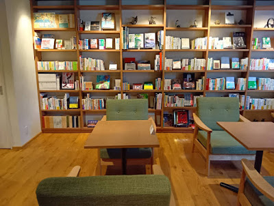 422 BOOKCAFE & BAR 사진 4