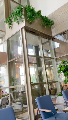 UPSTAIRZ Lounge, Bar, Restaurant 사진 2