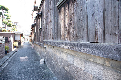 荘園への川跡(水路)