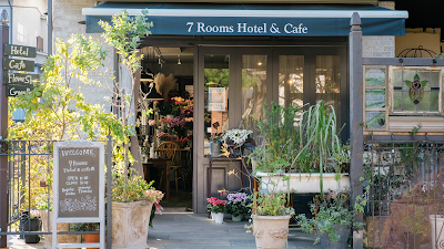 7 Rooms Hotel & Cafe