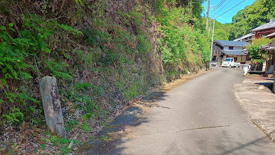 史跡 道標「左 本山寺 道」 사진 3