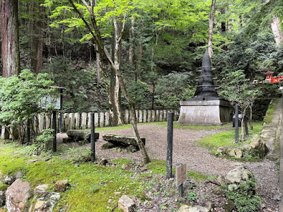 愛と光と力の像