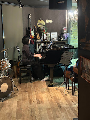 CYNTHIA'S PIANO&PUB 사진 3