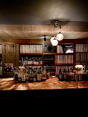 music bar Beatle momo