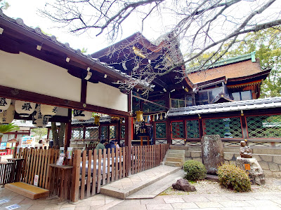 고코노미야 신사 본전 사진 3