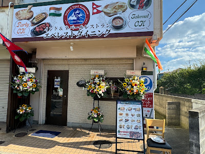 Everest dining