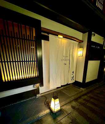 A5 Wagyu Burger GYUMON Kyoto Gion Japan (Halal & Vegan Options) 사진 4