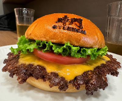 A5 Wagyu Burger GYUMON Kyoto Station Japan (Halal & Vegan Options) 사진 3