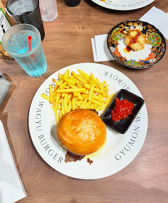 A5 Wagyu Burger GYUMON Kyoto Station Japan (Halal & Vegan Options) 사진 4
