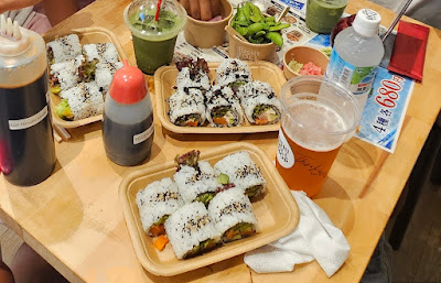 SUSHI ROLL SHOP by MOON and BACK 사진 4