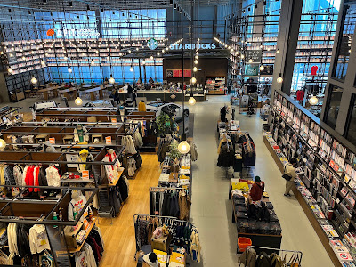 TSUTAYA BOOKSTORE A PIT Kyoto Shijo 사진 2