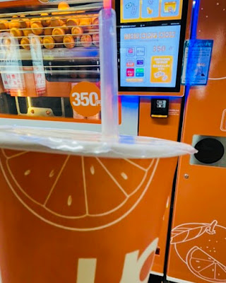 Feed ME Orange 生搾りオレンジジュース自動販売機 사진 2
