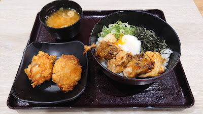 親子丼と鶏料理 鶏山賊 사진 3