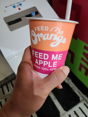 Feed ME Apple まるごと搾りアップルジュース自動販売機 사진 3