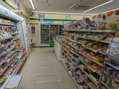 FamilyMart Shinmachi-Takatsuji 사진 2