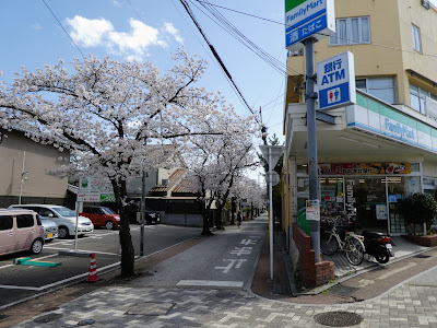 FamilyMart; Kajitomo Nishi-Muko Station 사진 4