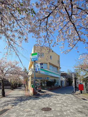 FamilyMart; Kajitomo Nishi-Muko Station 사진 2