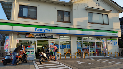 FamilyMart Muko-Rakusaiguchi 사진 2