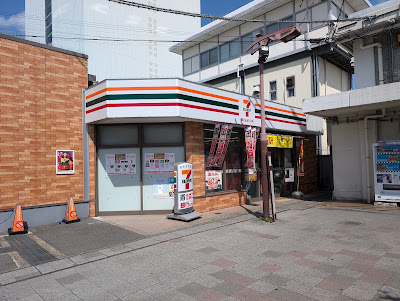 7-Eleven Heart in JR Yamashita Nakimae
