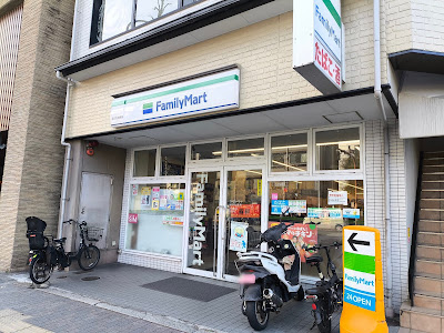 FamilyMart