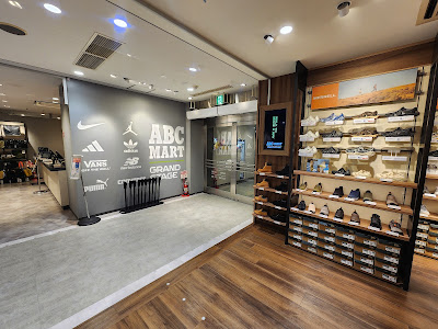 ABC-MART GRAND STAGE CANAL CITY OPA Store 사진 5