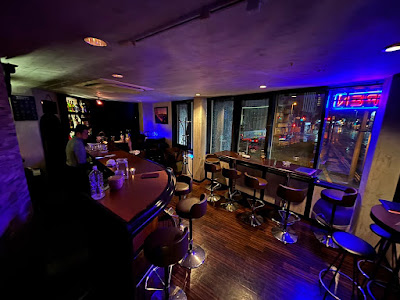 TEN'S BAR