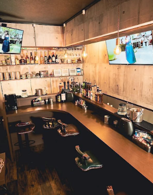 Shanana bar カメ