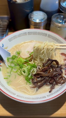 まるうまラーメン ぷらっと博多No.3 사진 3