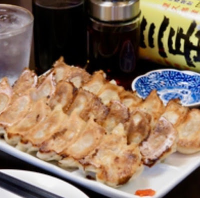 餃子家 まるに 聖地平尾店 사진 4