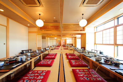 博多名物「水だき」 新三浦 博多本店