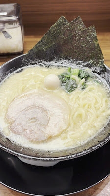 横浜家系ラーメン春吉家 川端店 사진 3