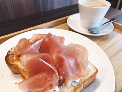 on the Toast 사진 3